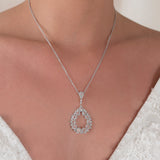 Gradiva Su | Diamond Pendant | 18K Gold